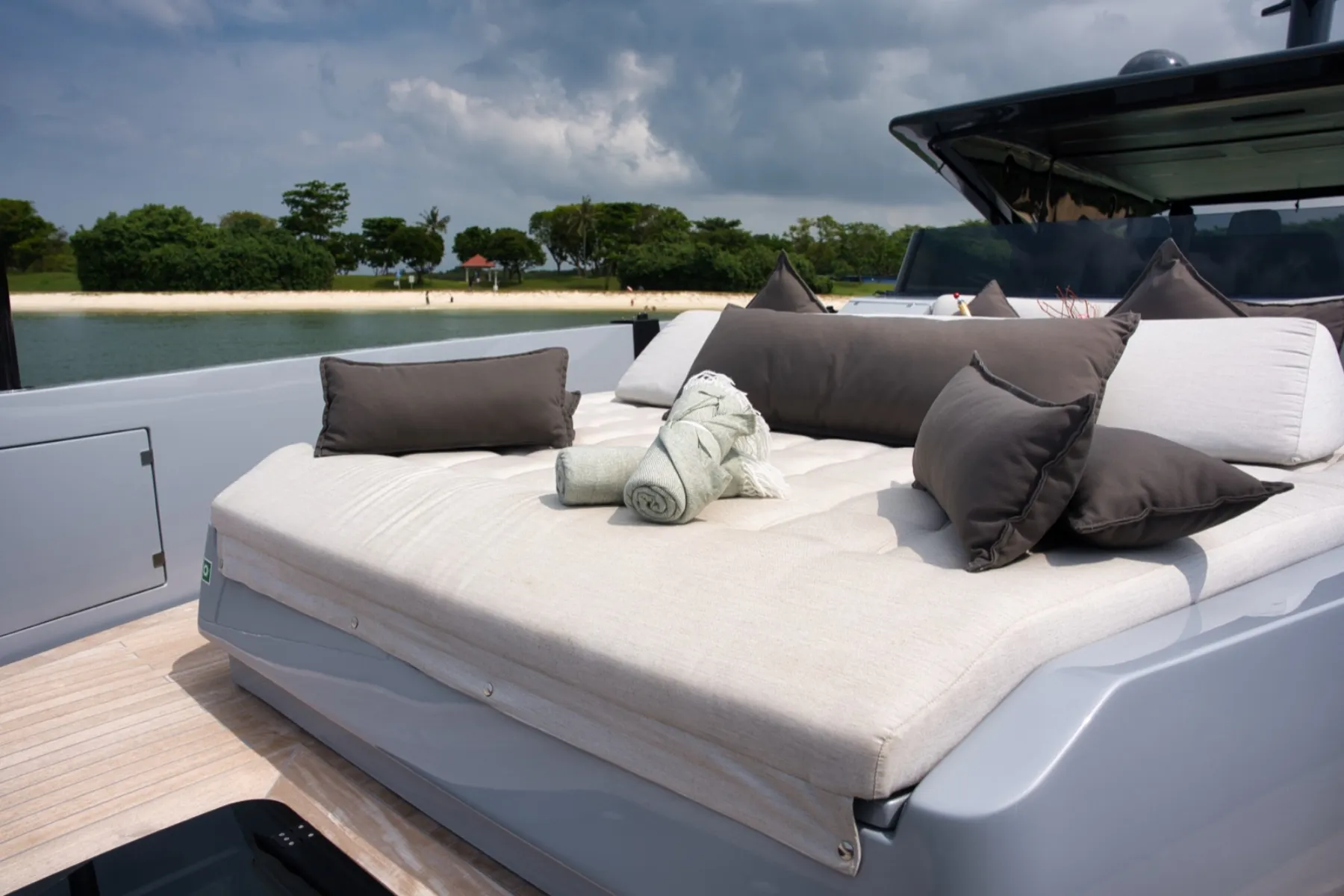 Why Top Companies Choose Private Yacht Charters for Corporate Events