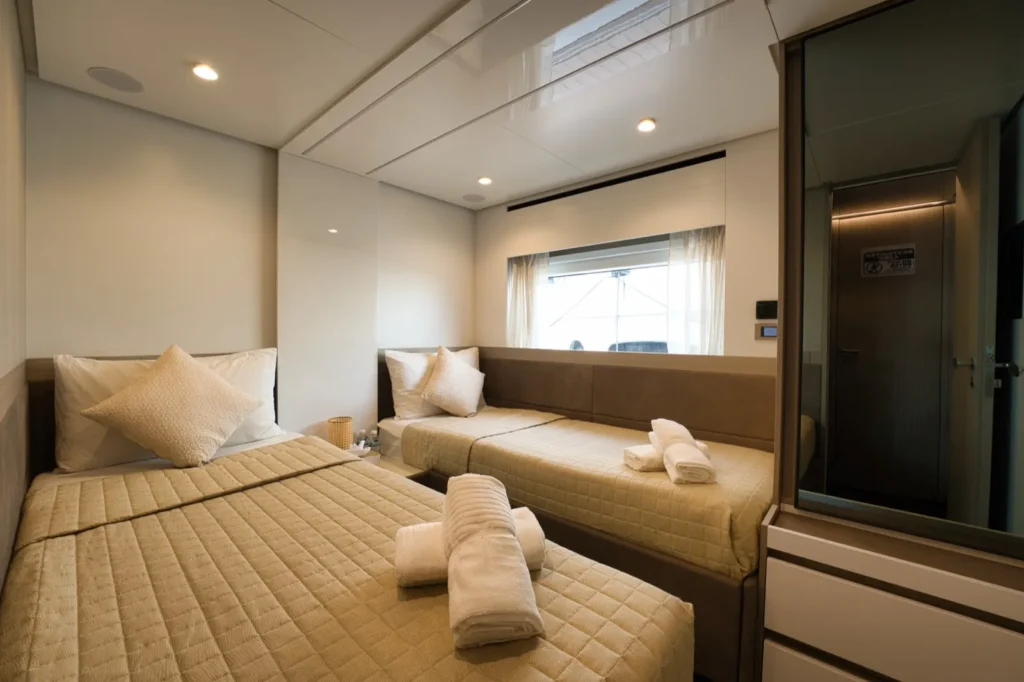Seawind guest cabin